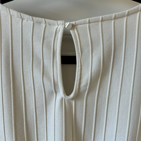 H&M Elegant White Long Sleeve Sweater Top - Picture 2 of 9